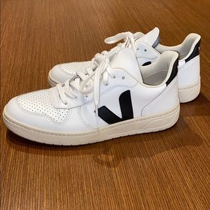 Veja V-10 Recycled Mesh Lace-Up Sneakers